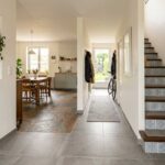 plusieurs tailles de carrelage intérieur dans une maison